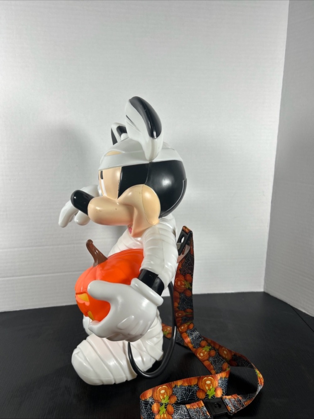 Disney Glow-in-the-Dark Mickey mummy popcorn bucket Disney parks - Picture 4 of 9